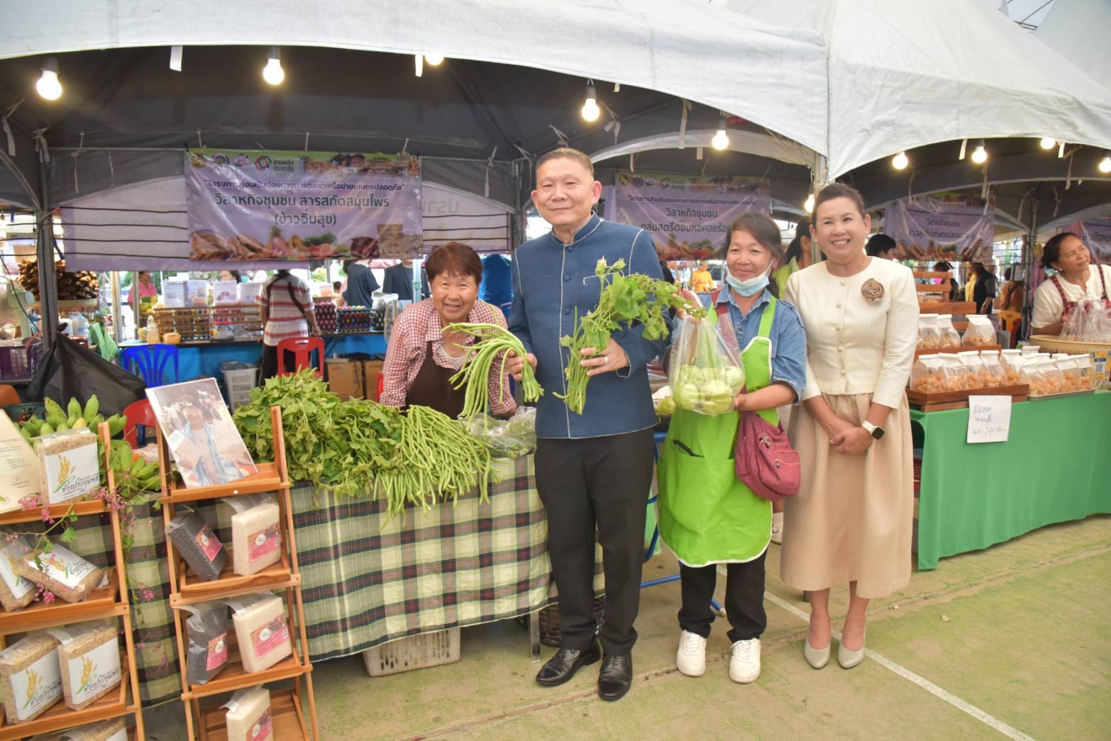 จังหวัดสุพรรณบุรี เปิดโครงการเสริมสร้างรายได้ด้วยเครือข่ายเกษตรปลอดภัย สร้างรายได้สู่ชุมชนอย่างยั่งยืน
