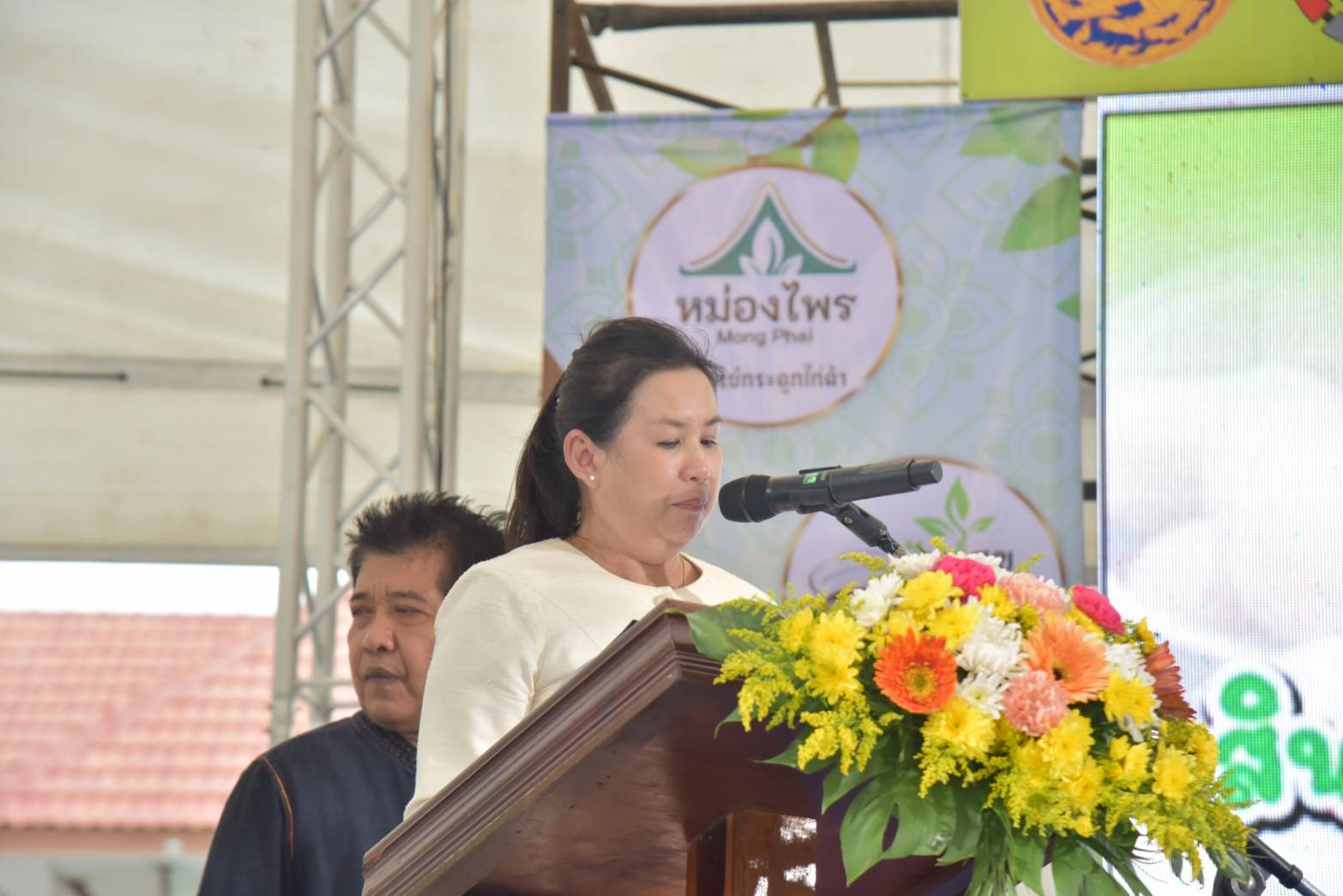 จังหวัดสุพรรณบุรี เปิดโครงการเสริมสร้างรายได้ด้วยเครือข่ายเกษตรปลอดภัย สร้างรายได้สู่ชุมชนอย่างยั่งยืน