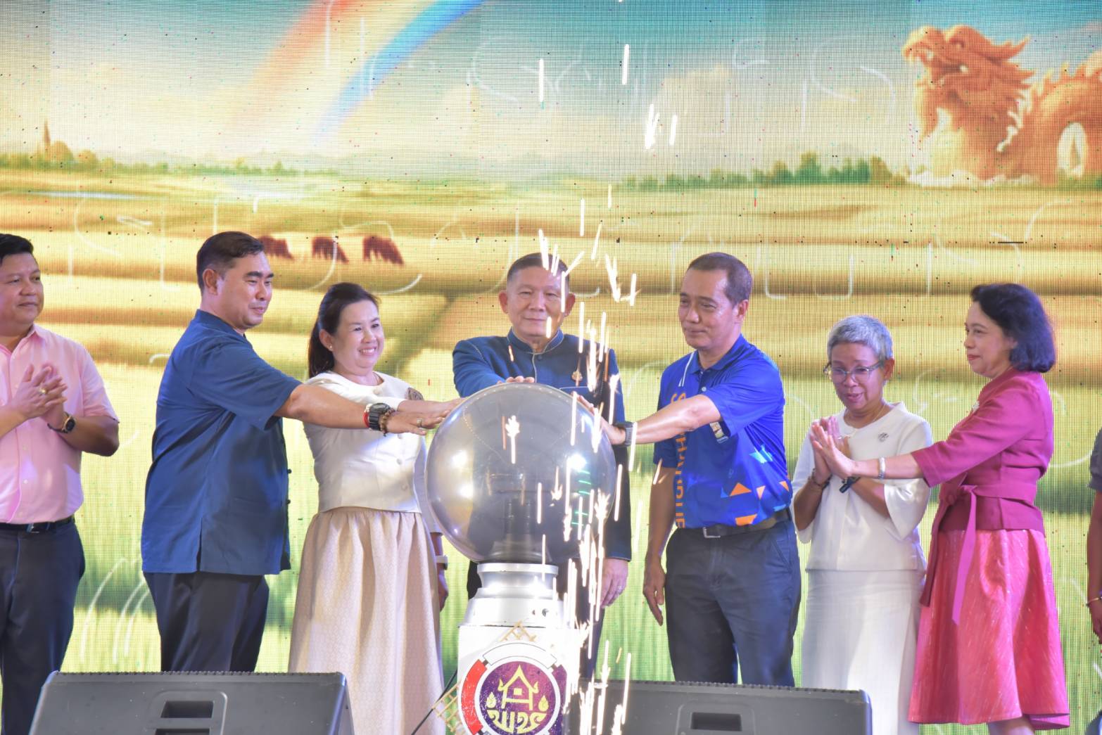 จังหวัดสุพรรณบุรี เปิดโครงการเสริมสร้างรายได้ด้วยเครือข่ายเกษตรปลอดภัย สร้างรายได้สู่ชุมชนอย่างยั่งยืน